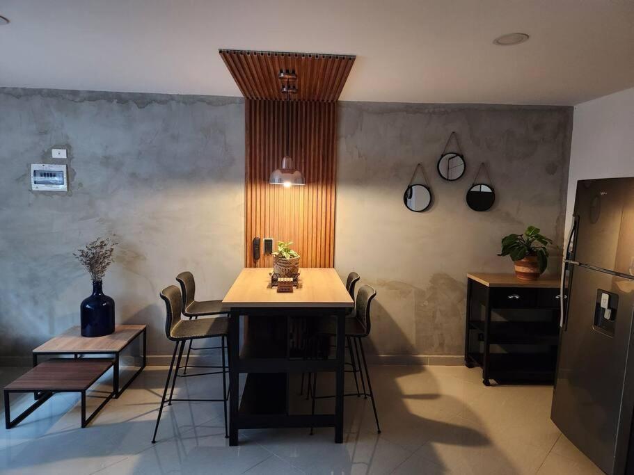 Hermoso En Laureles*aire Acondicionado Apartment