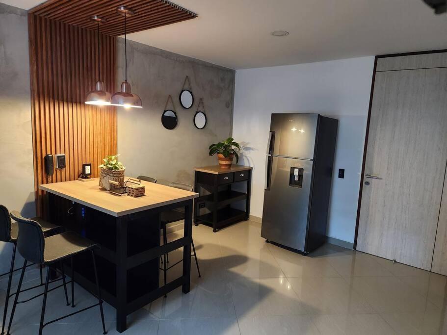 Apartamento Hermoso En Laureles*aire Acondicionado *